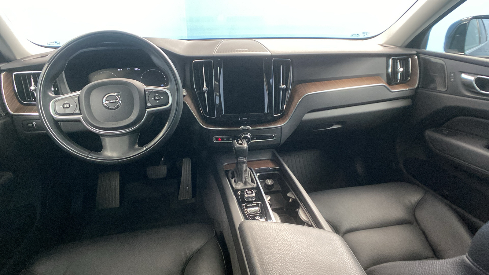 2021 Volvo XC60 Momentum 33