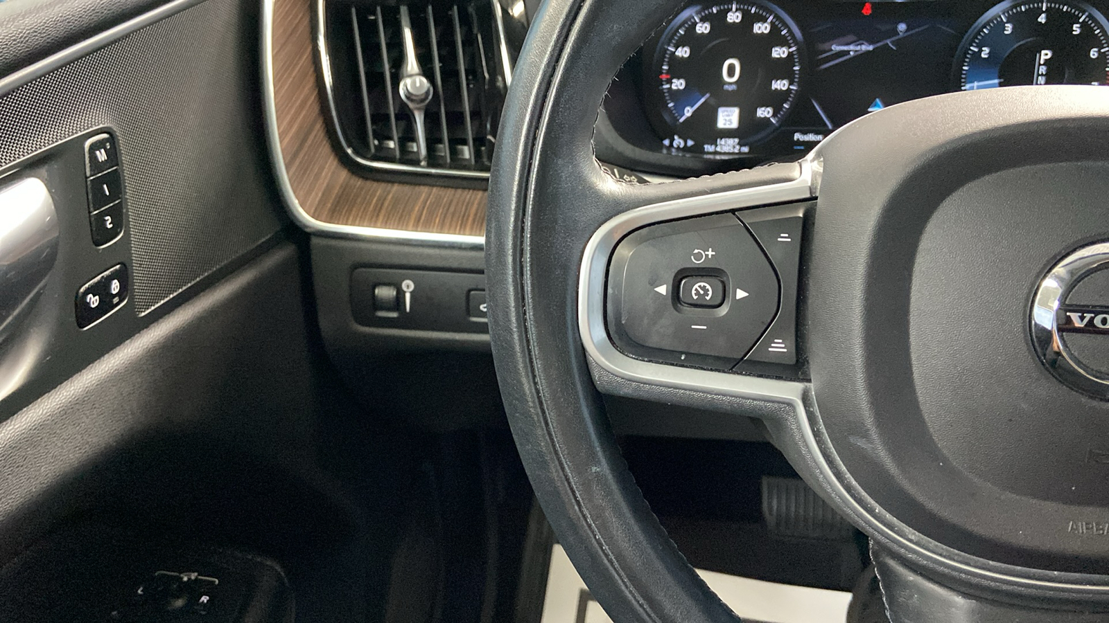 2021 Volvo XC60 Momentum 22