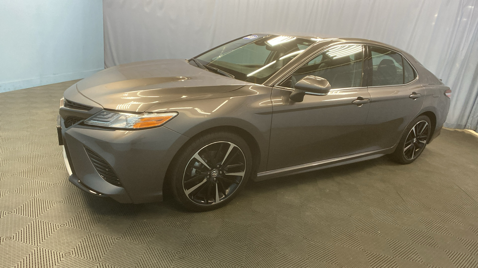 2020 Toyota Camry XSE 3