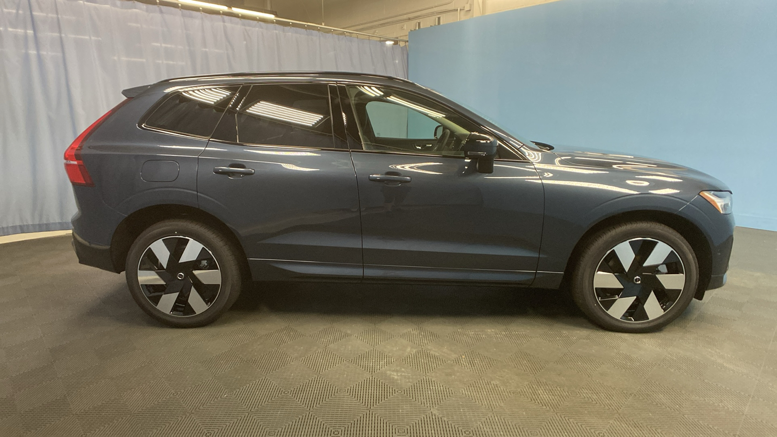 2025 Volvo XC60 Plug-In Hybrid Plus 8