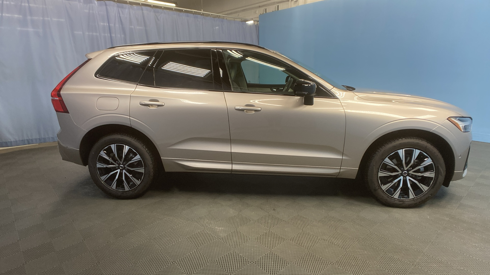 2025 Volvo XC60 Plus 8