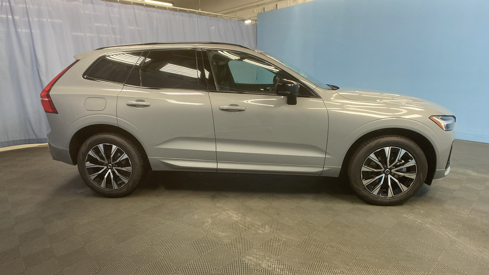 2025 Volvo XC60 Core 8