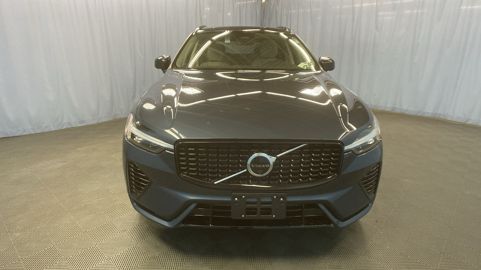 2025 Volvo XC60 Plug-In Hybrid Plus 2