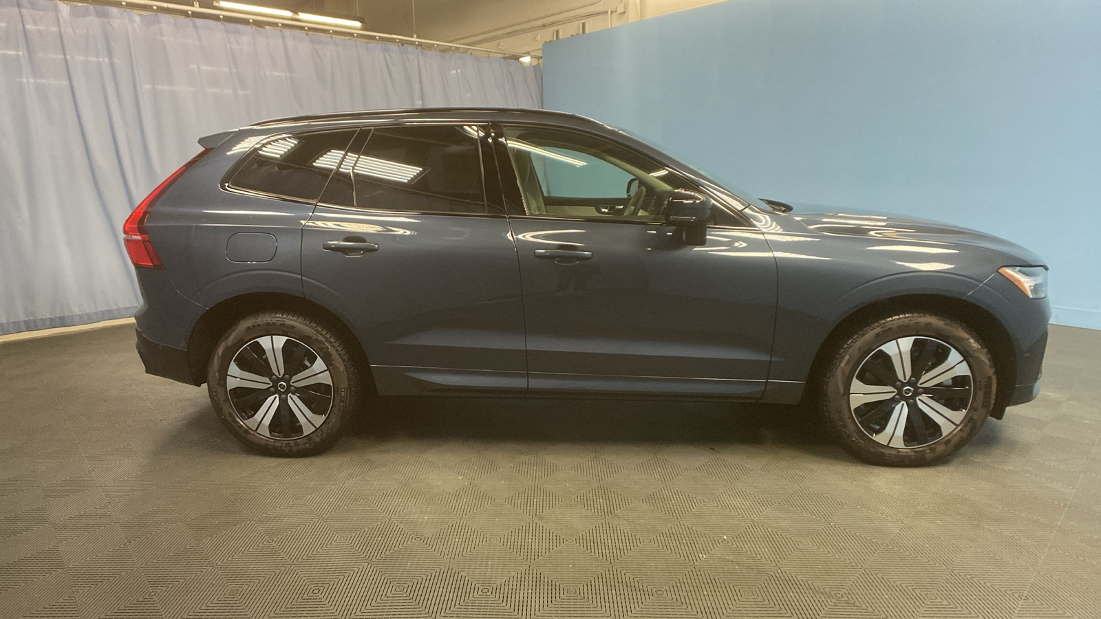 2025 Volvo XC60 Plug-In Hybrid Plus 8