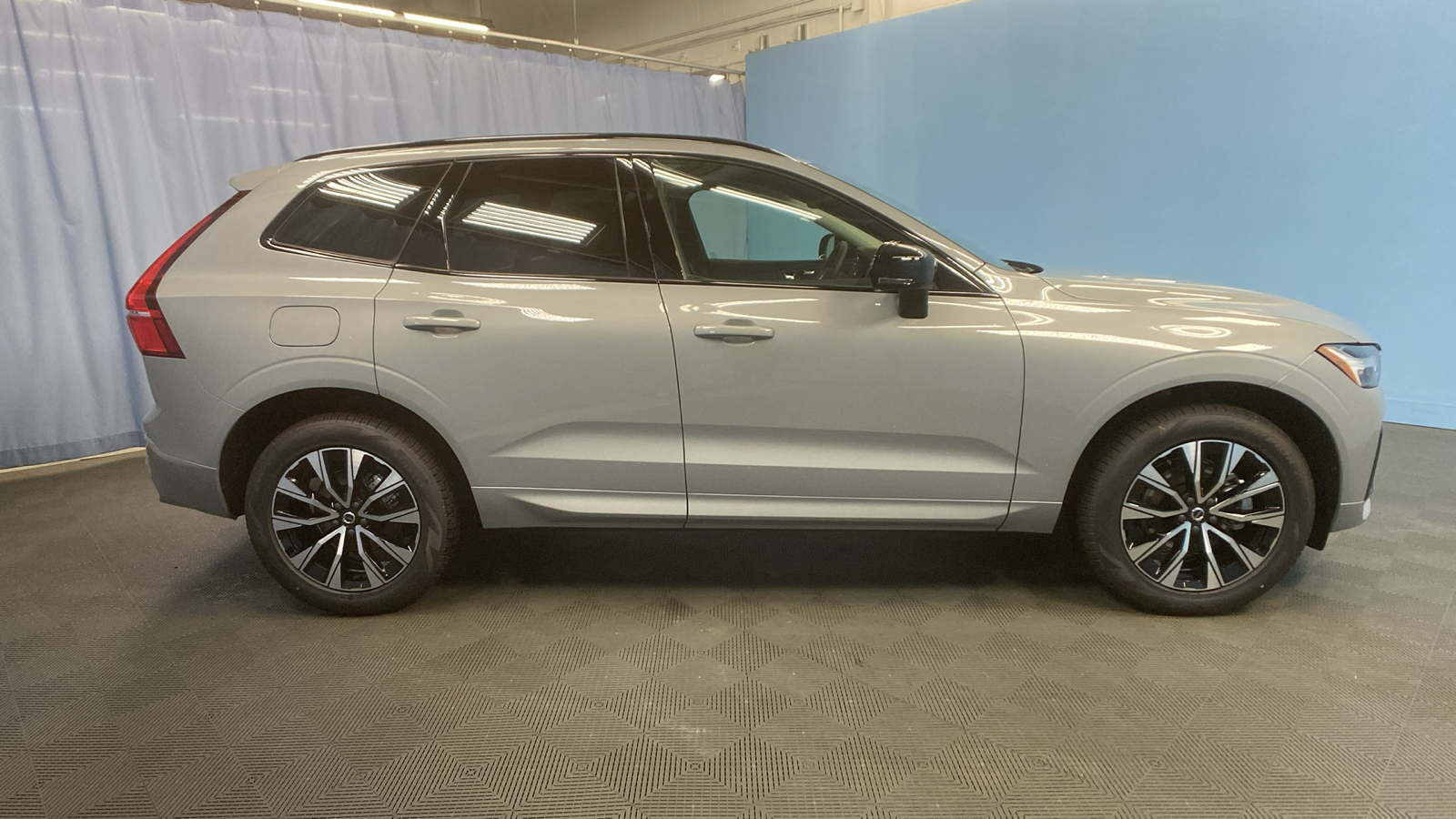 2025 Volvo XC60 Core 8