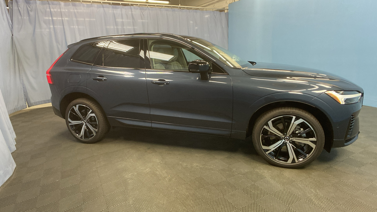 2025 Volvo XC60 Plug-In Hybrid Ultra 8