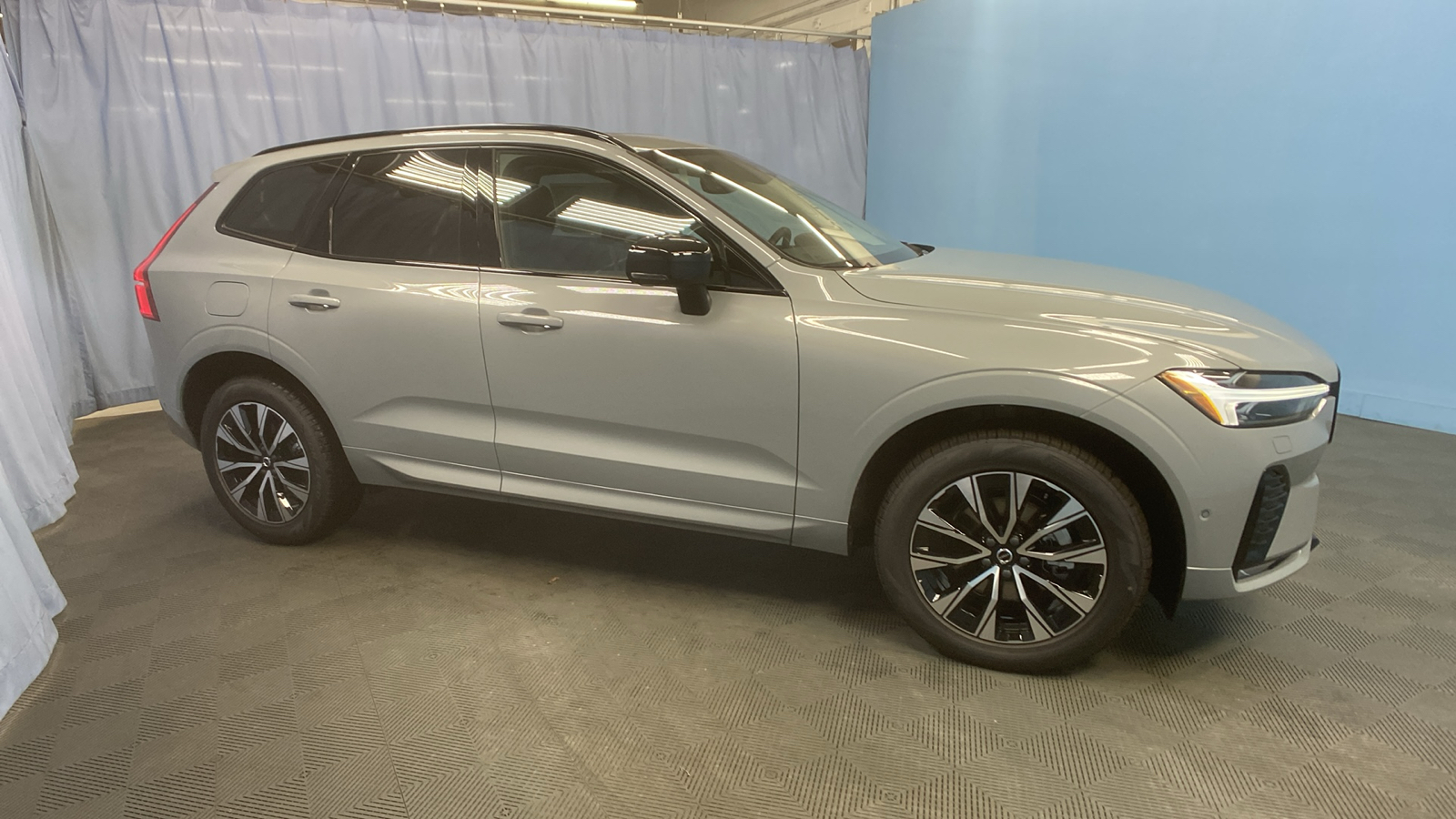 2025 Volvo XC60 Plus 9