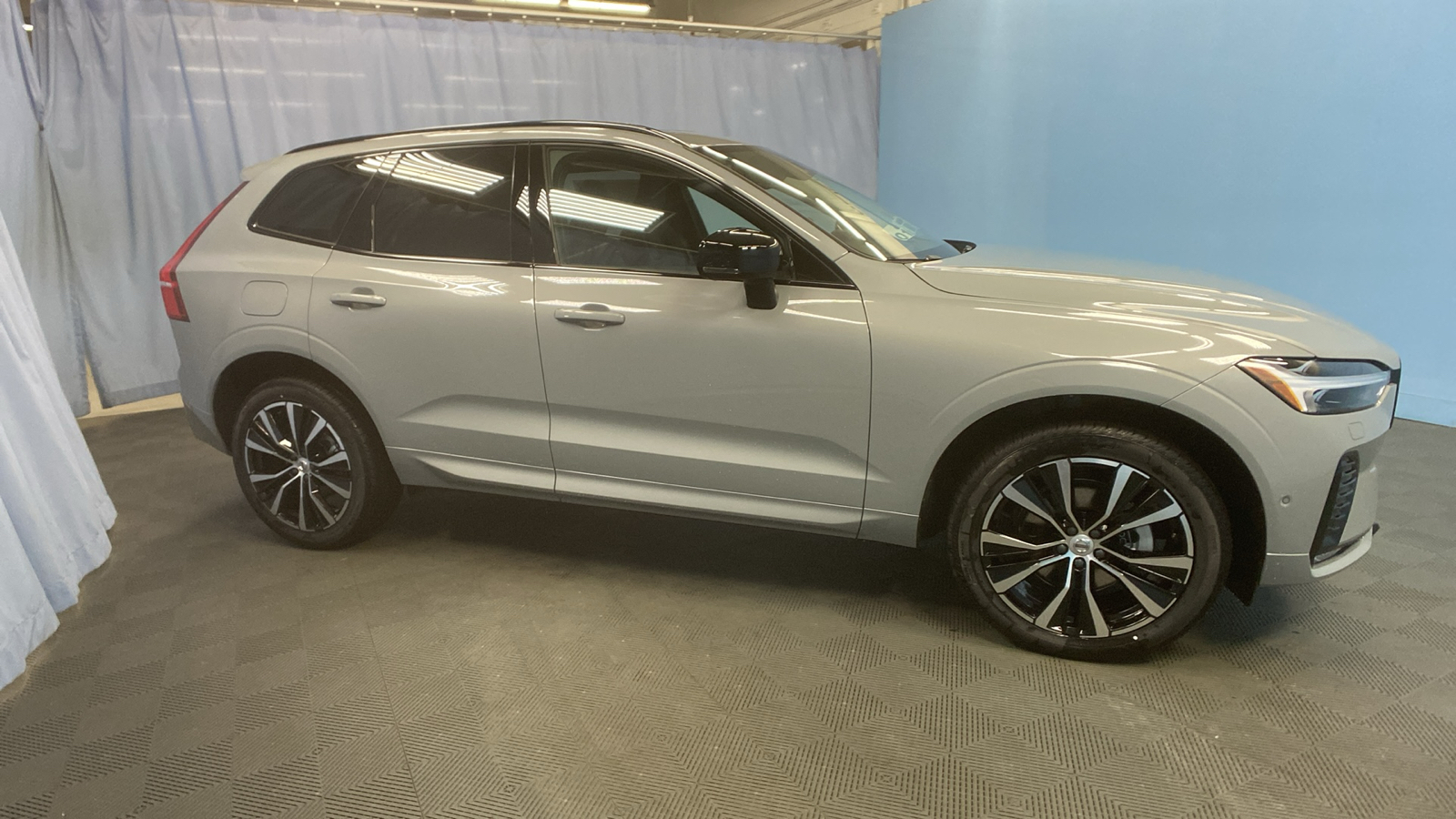 2025 Volvo XC60 Plus 9