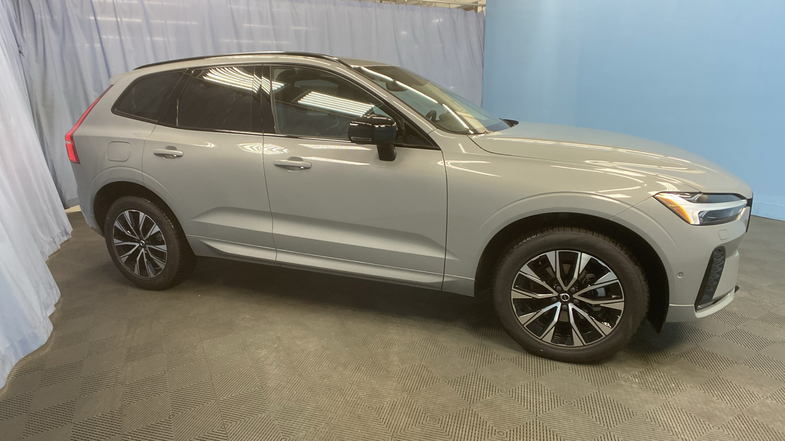 2025 Volvo XC60 Plus 9