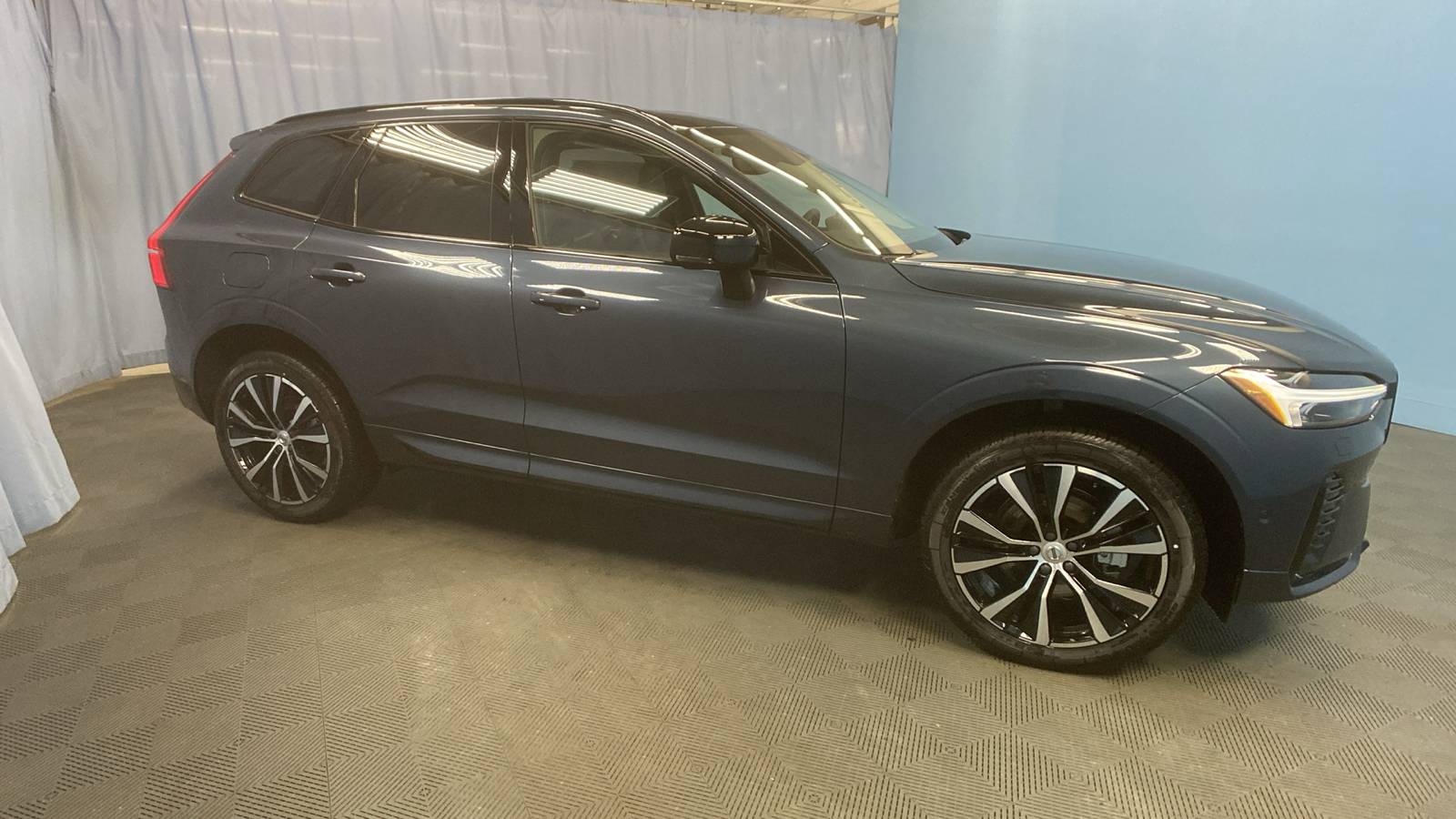 2025 Volvo XC60 Plus 9