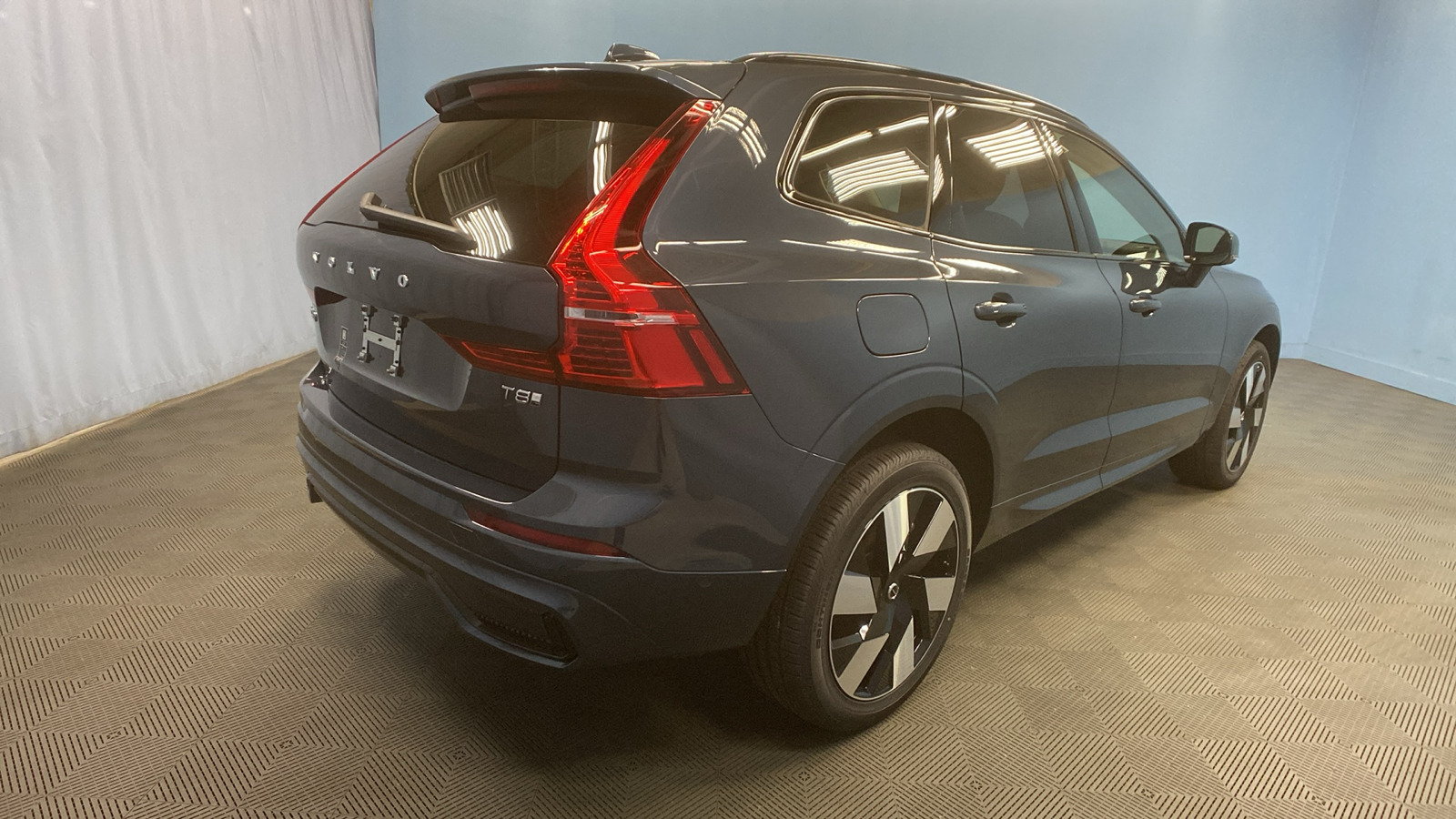 2025 Volvo XC60 Plug-In Hybrid Plus 7