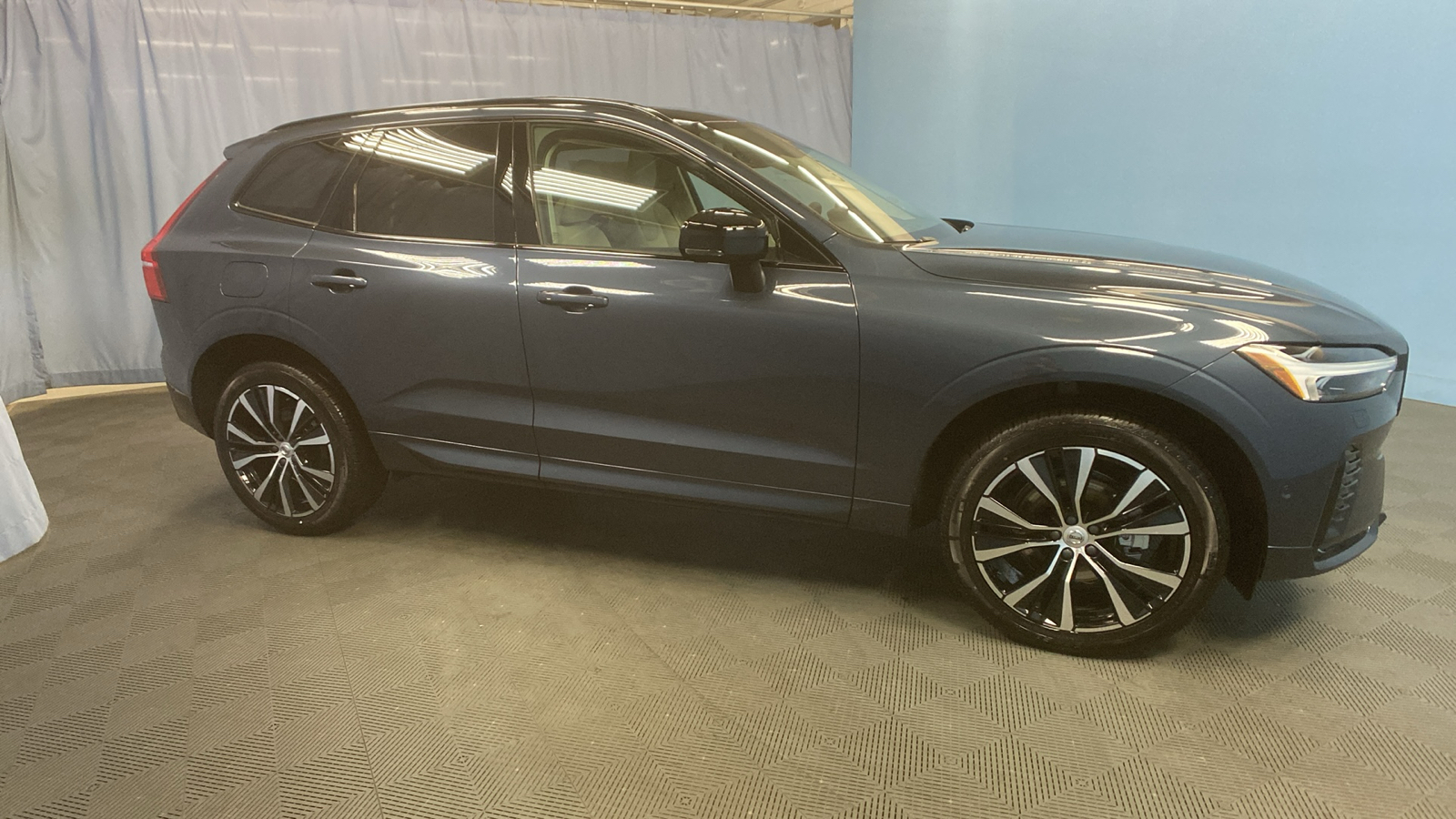 2025 Volvo XC60 Plus 9