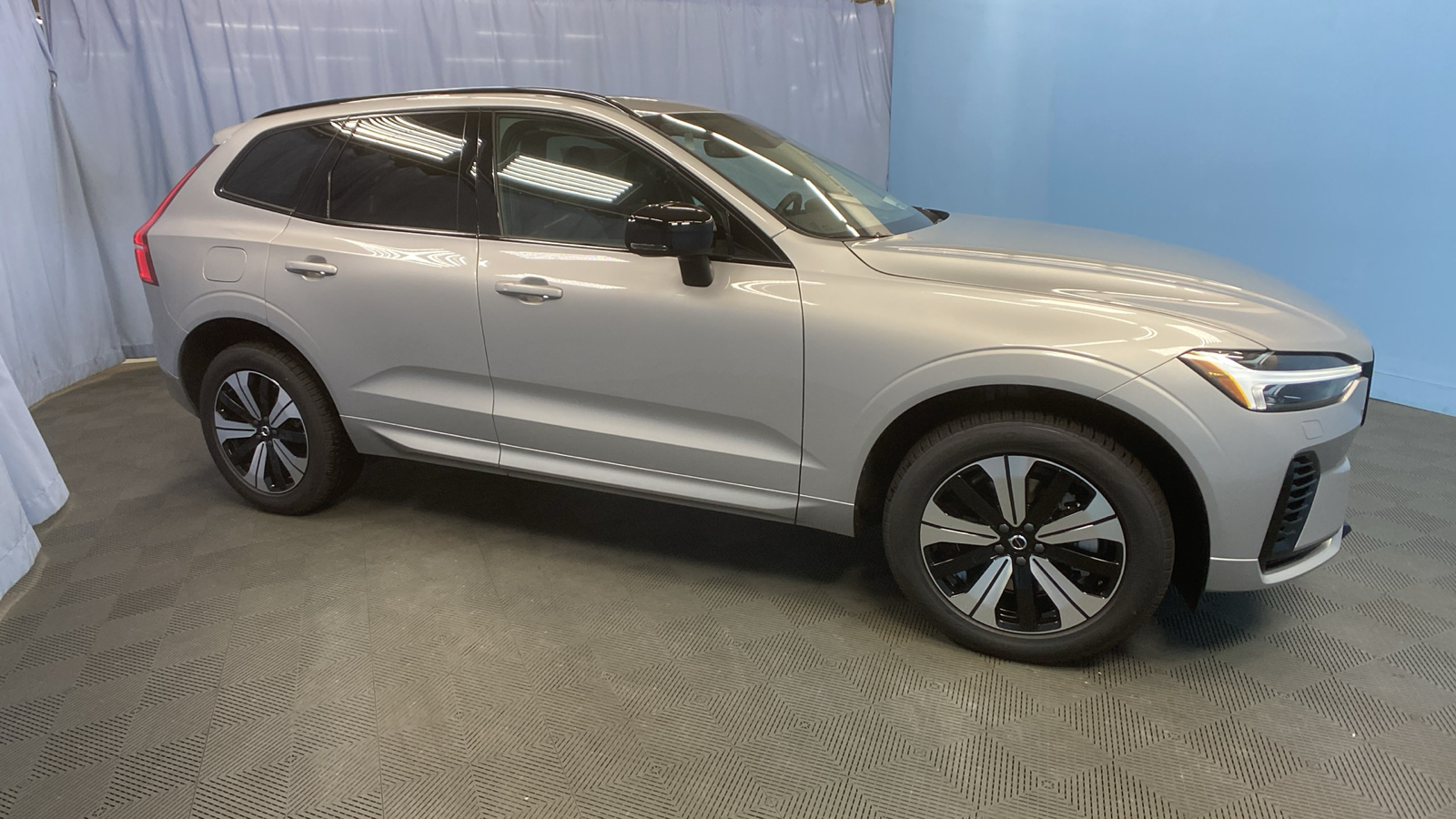 2025 Volvo XC60 Plug-In Hybrid Core 15