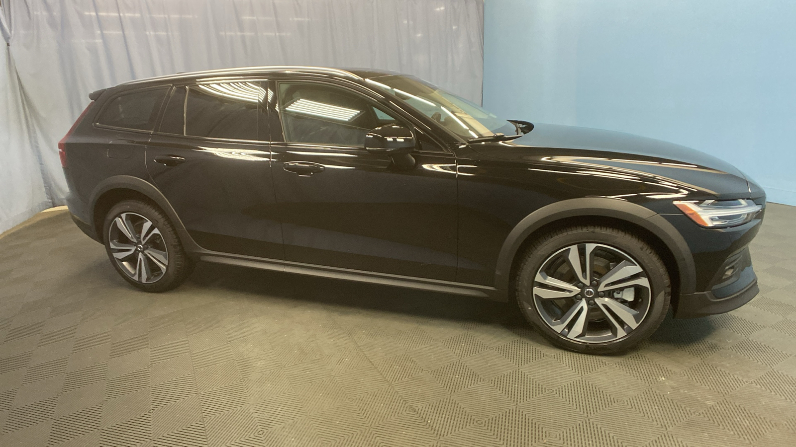 2025 Volvo V60 Cross Country Plus 9