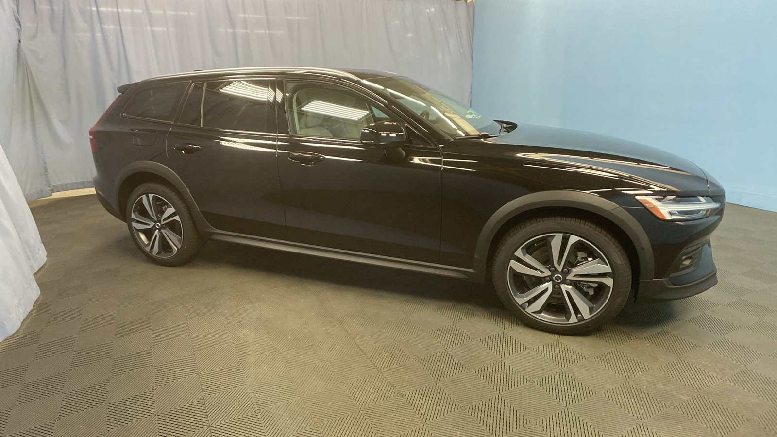 2025 Volvo V60 Cross Country Plus 9