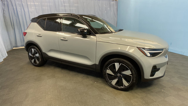 2024 Volvo XC40 Recharge Pure Electric Core 9