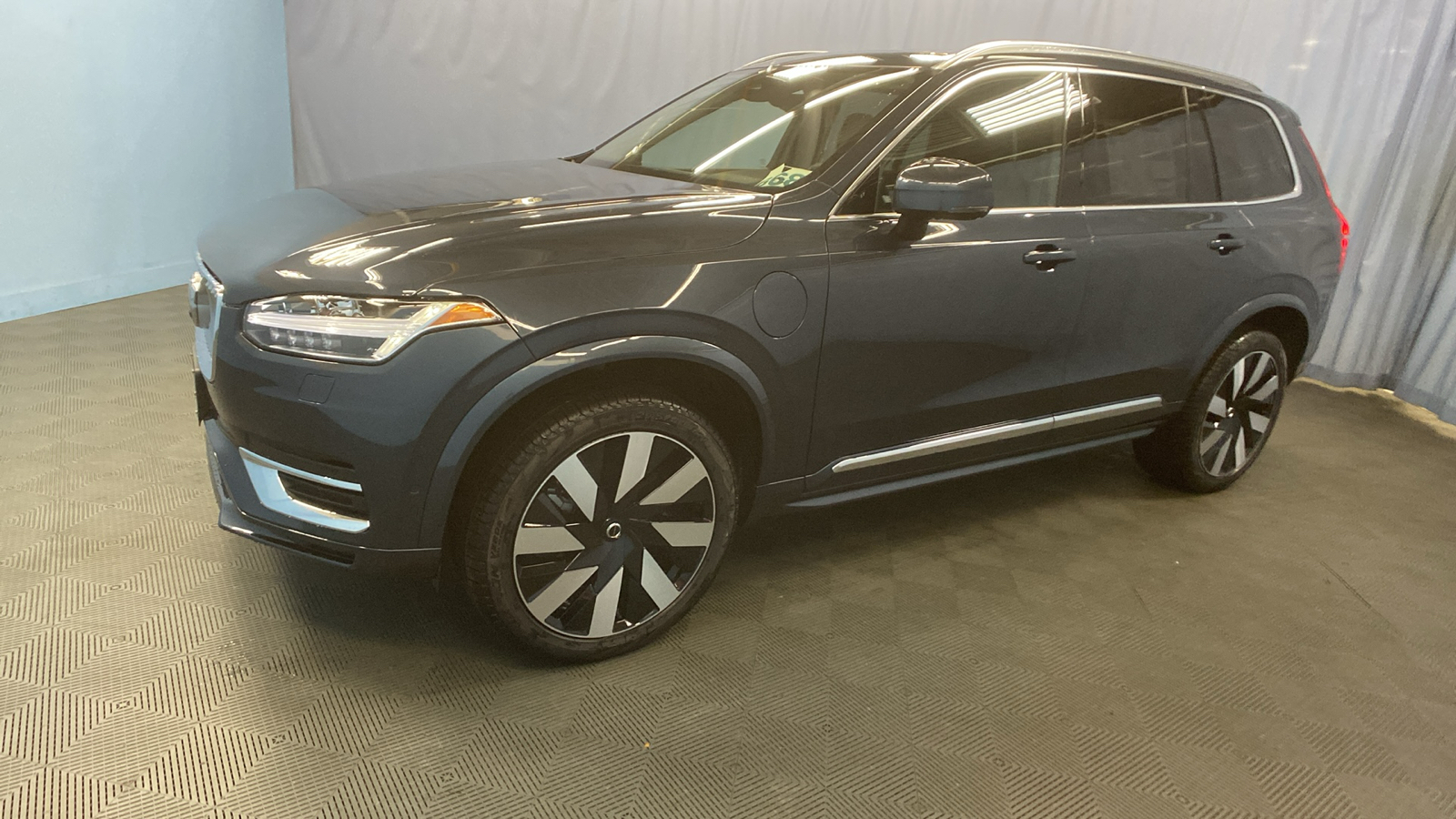 2025 Volvo XC90 Plug-In Hybrid Plus 3