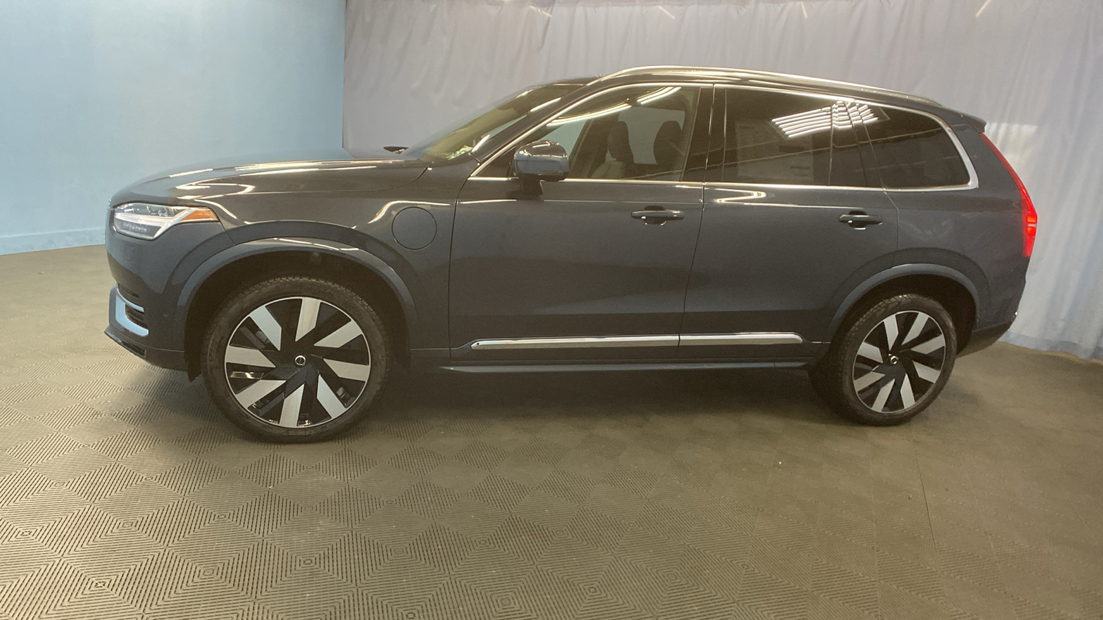 2025 Volvo XC90 Plug-In Hybrid Plus 4