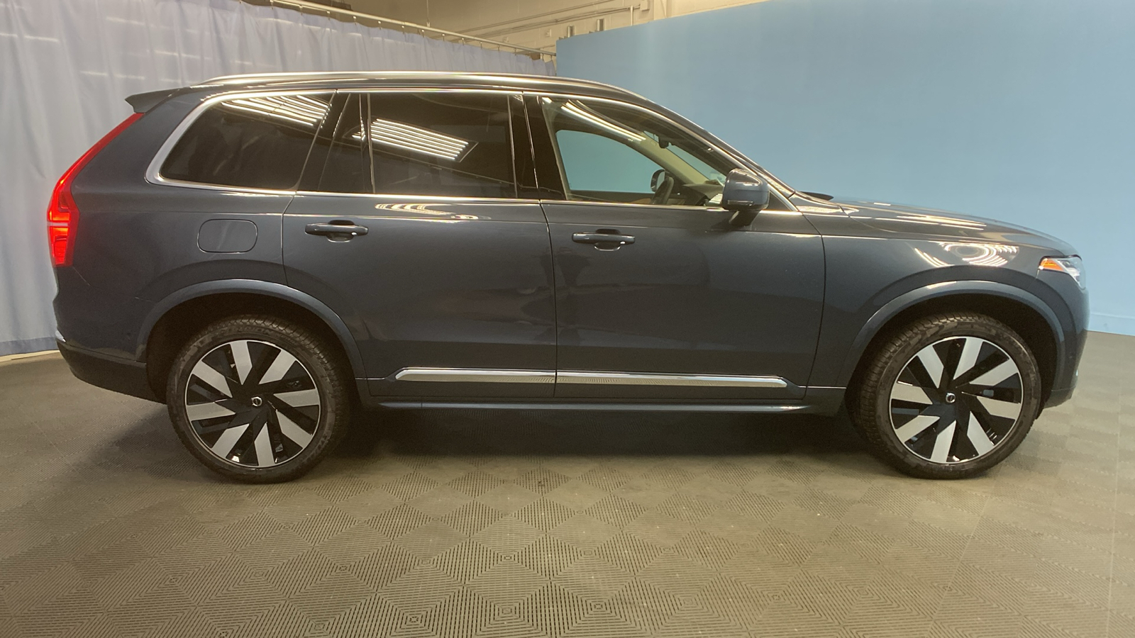 2025 Volvo XC90 Plug-In Hybrid Plus 8