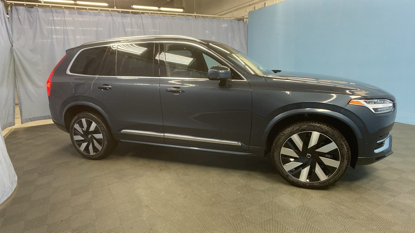 2025 Volvo XC90 Plug-In Hybrid Plus 9