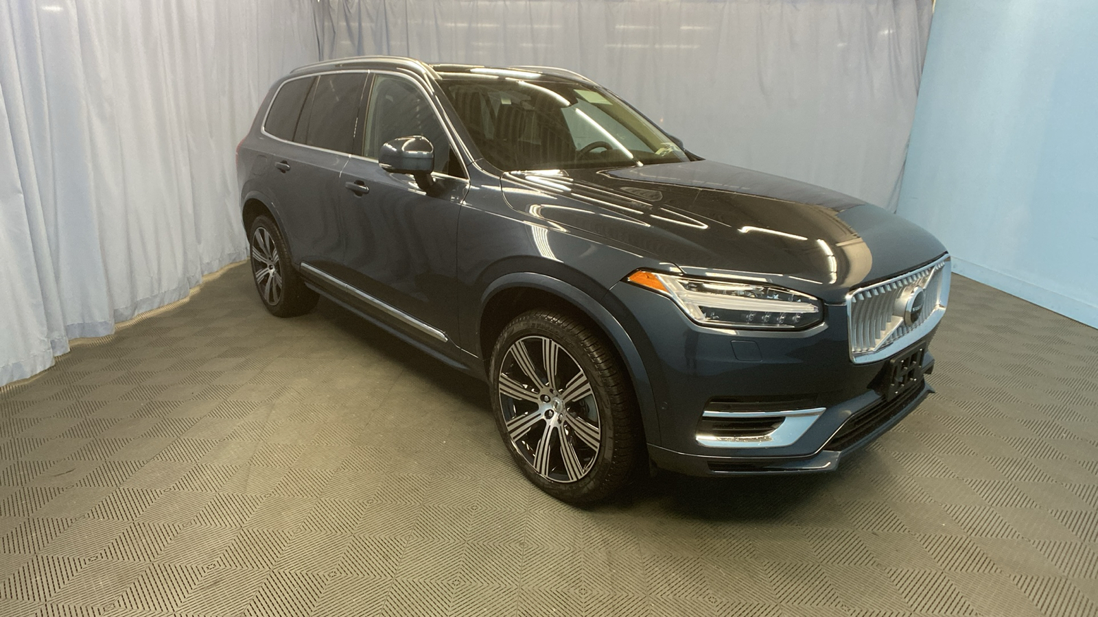 2025 Volvo XC90 Plug-In Hybrid Plus 1