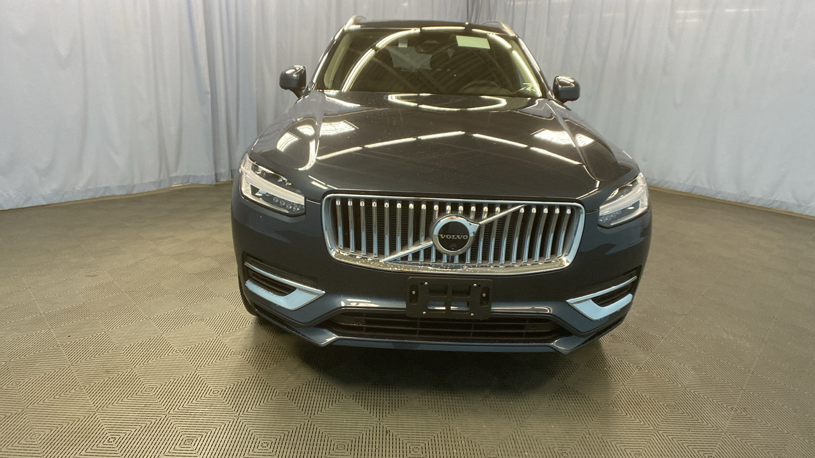 2025 Volvo XC90 Plug-In Hybrid Plus 2