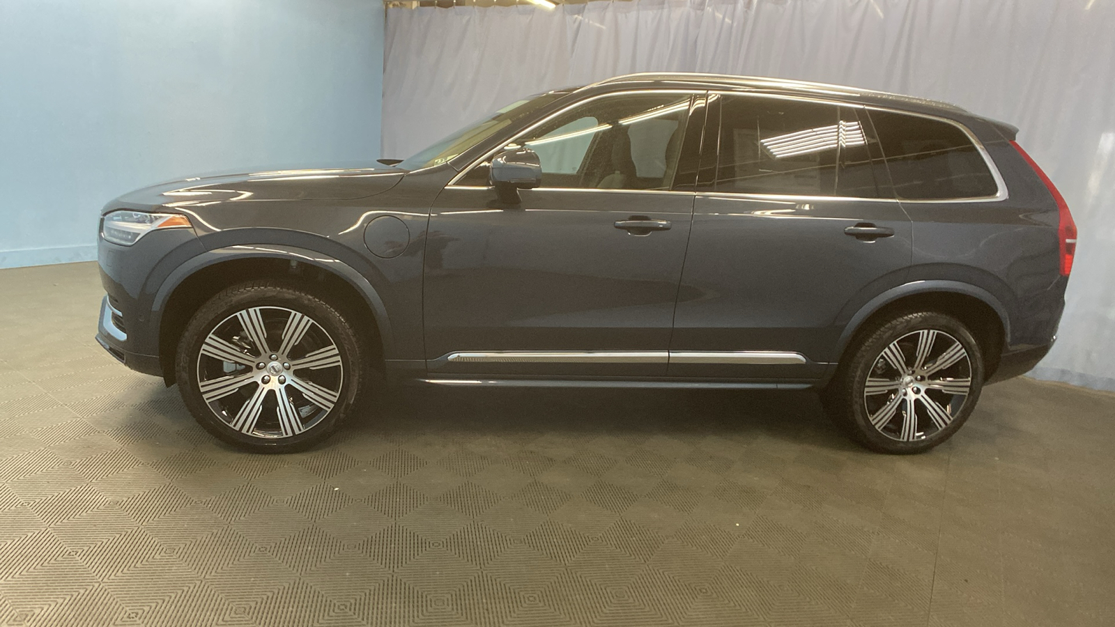 2025 Volvo XC90 Plug-In Hybrid Plus 4