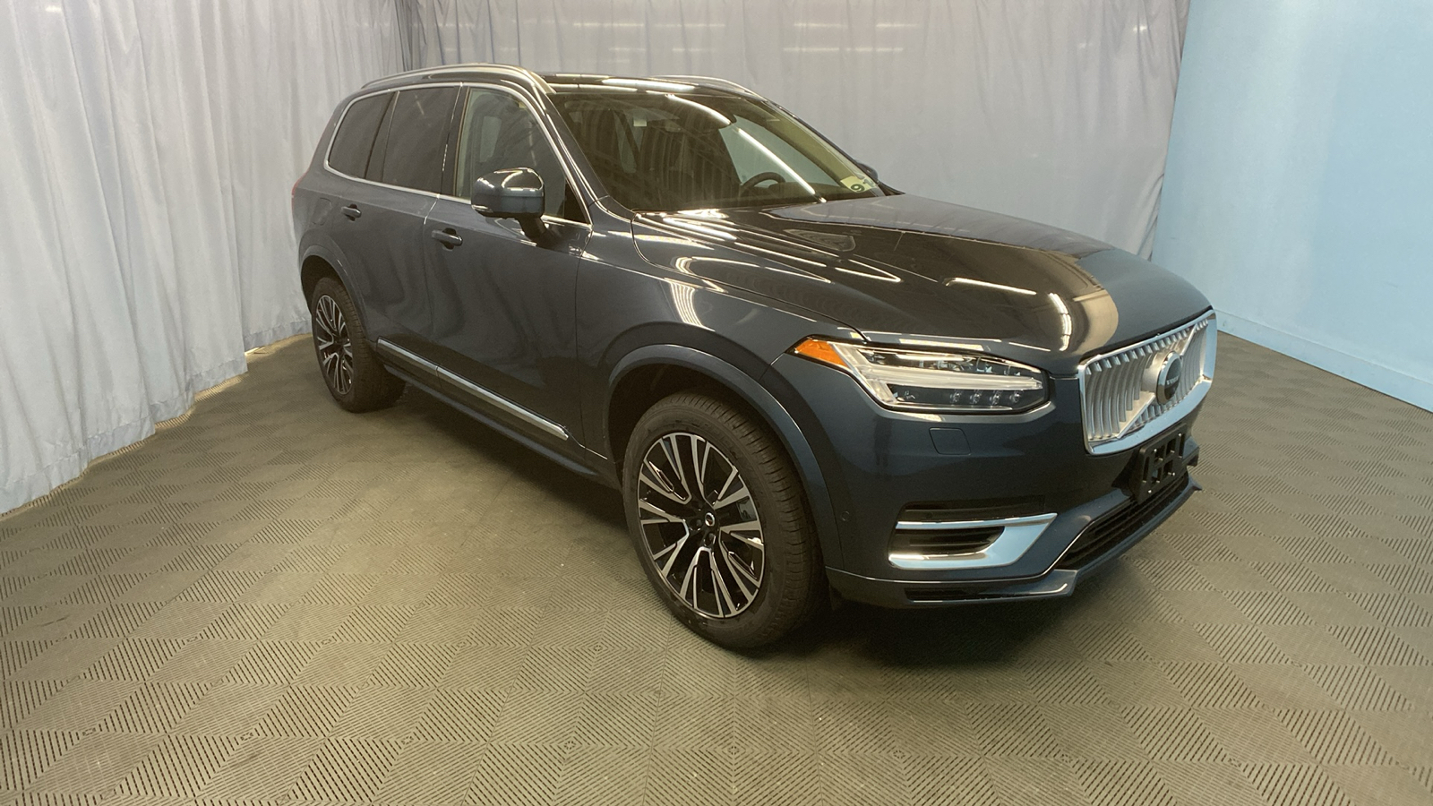 2025 Volvo XC90 Plug-In Hybrid Plus 1