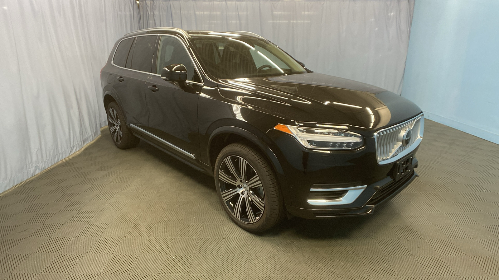 2025 Volvo XC90 Plug-In Hybrid Ultra 1