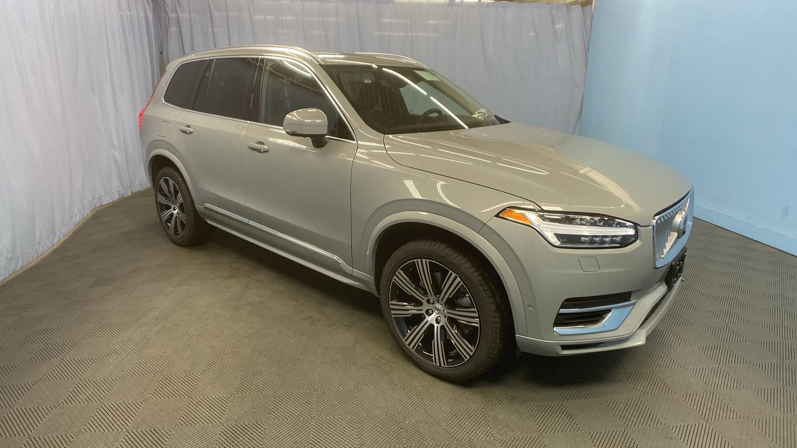 2025 Volvo XC90 Plug-In Hybrid Plus 1