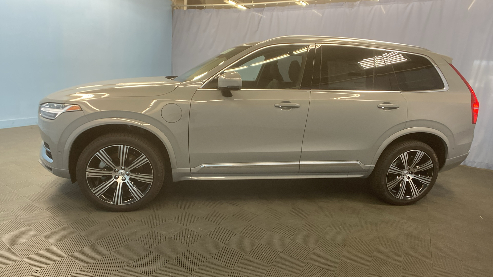 2025 Volvo XC90 Plug-In Hybrid Plus 4