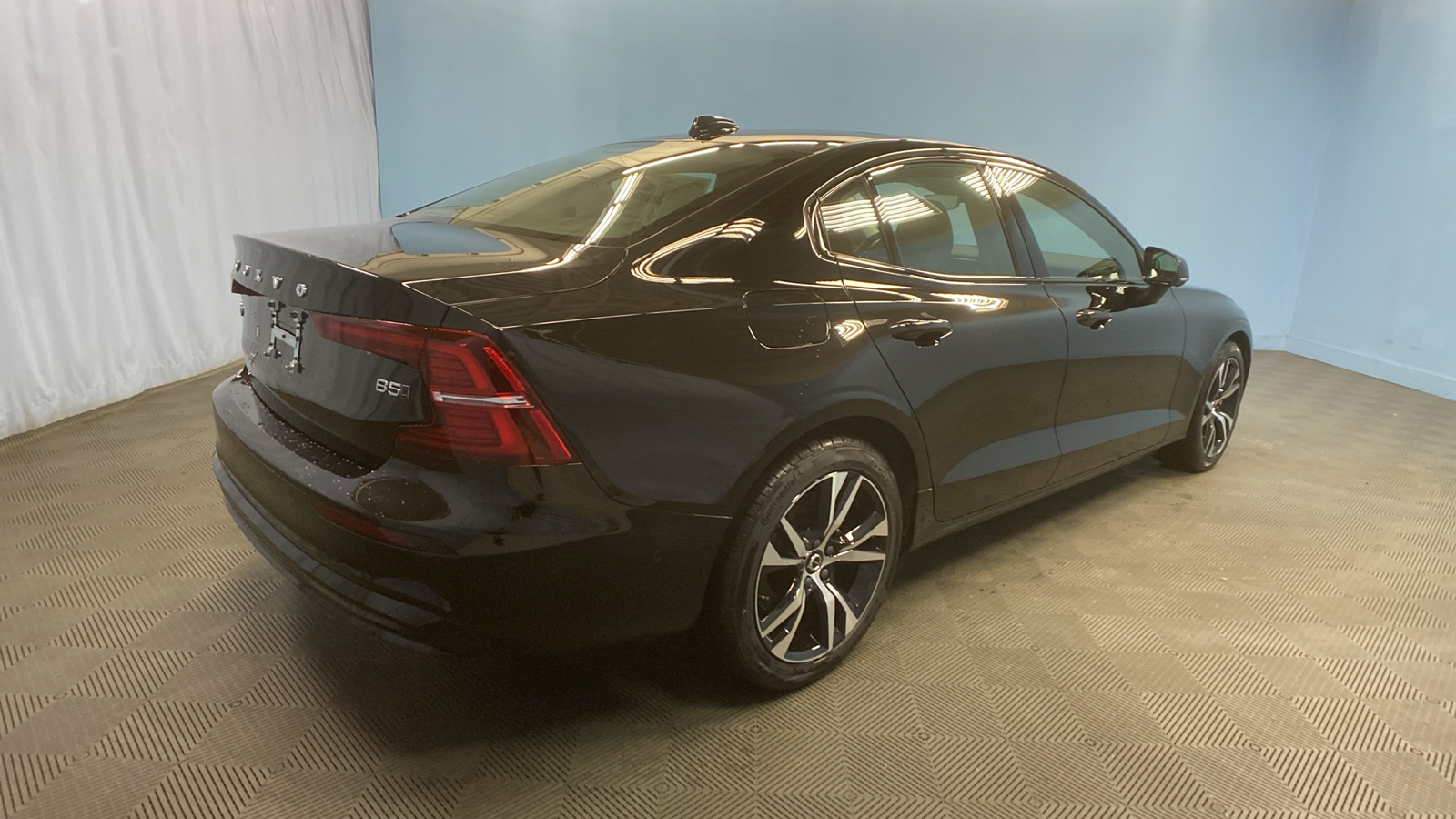 2024 Volvo S60 Plus Dark Theme 7