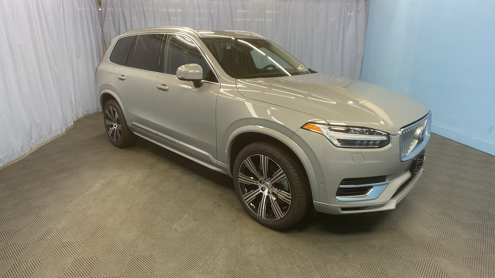 2025 Volvo XC90 Plug-In Hybrid Plus 1