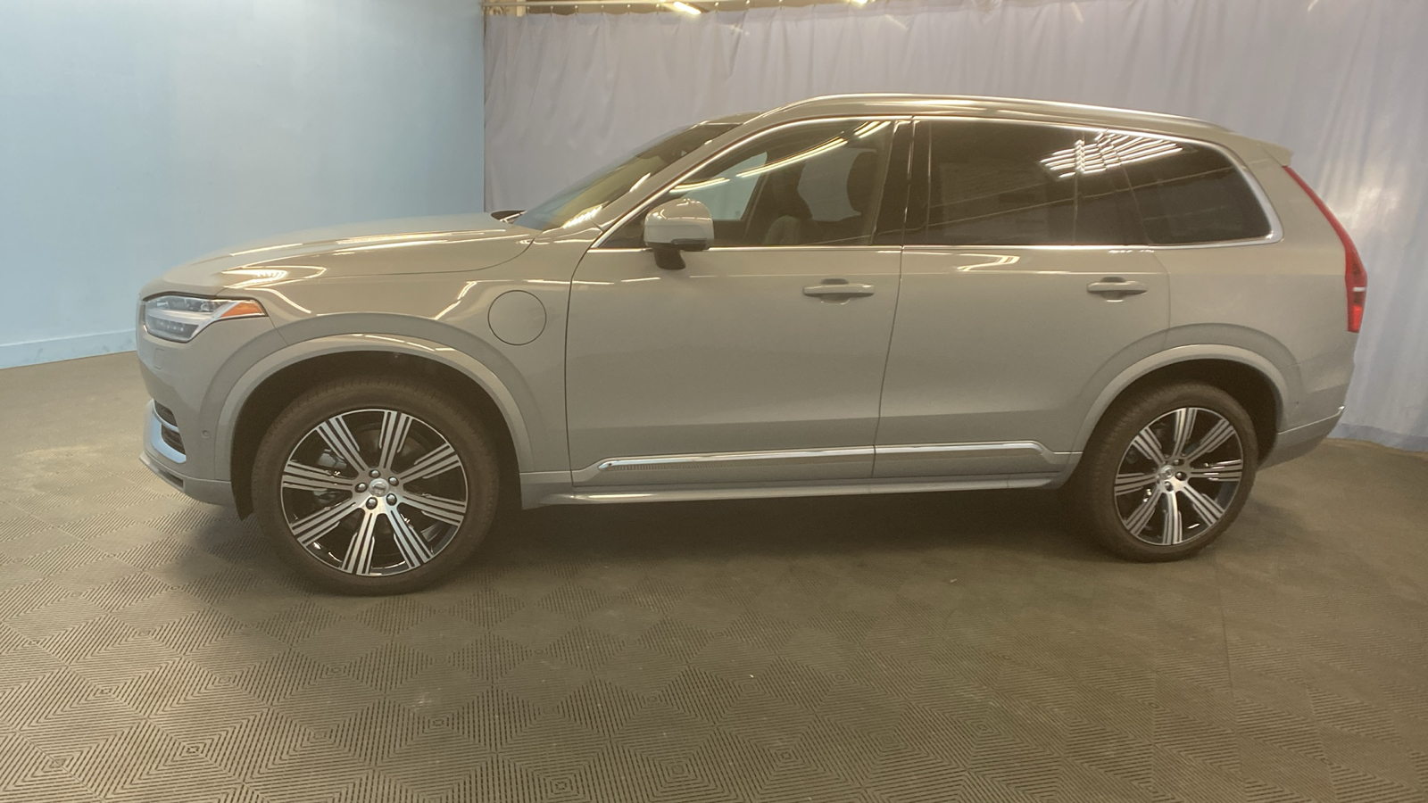 2025 Volvo XC90 Plug-In Hybrid Plus 4