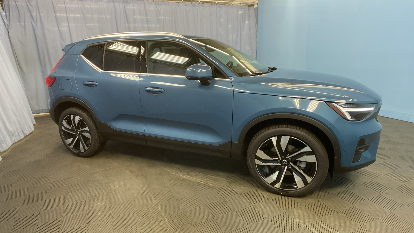 2024 Volvo XC40 Plus Bright Theme 9