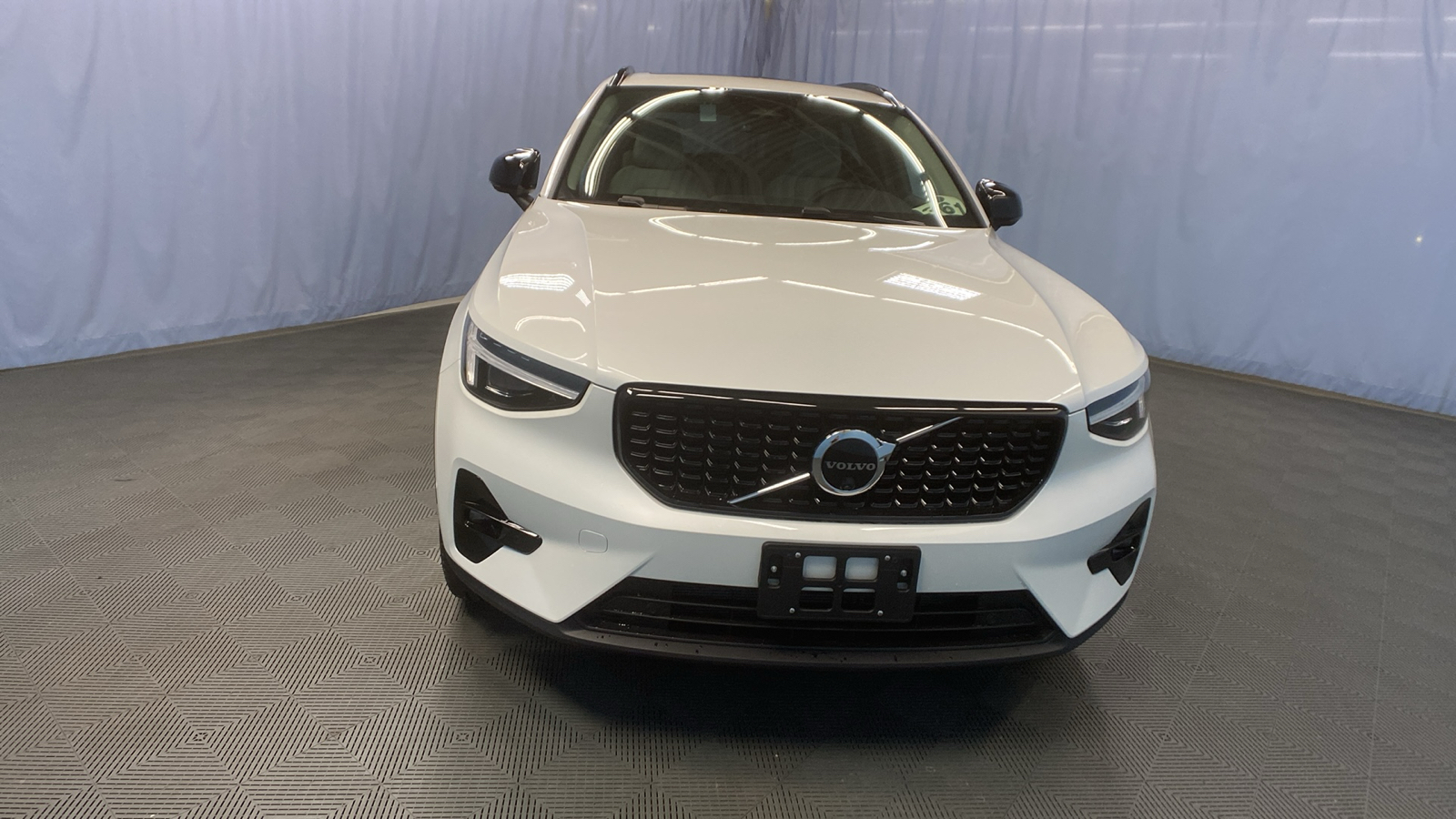 2025 Volvo XC40 Plus Dark Theme 2