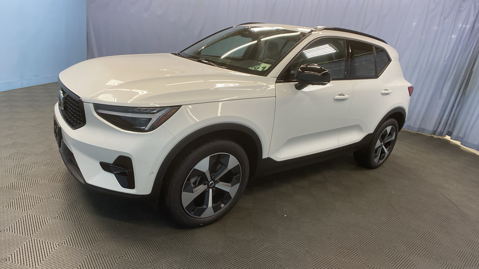 2025 Volvo XC40 Plus Dark Theme 3