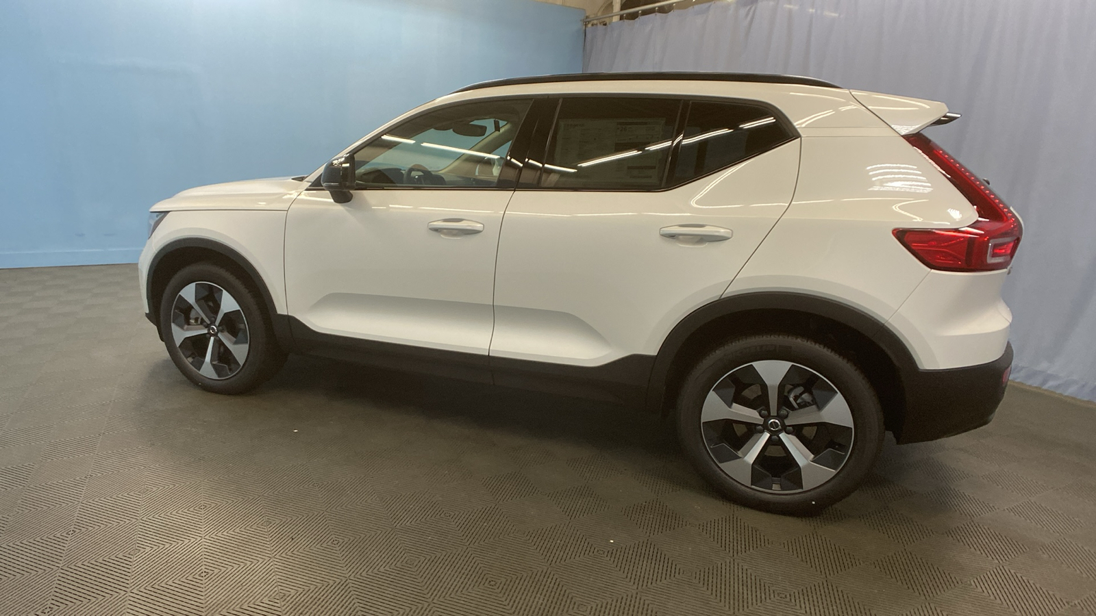 2025 Volvo XC40 Plus Dark Theme 5