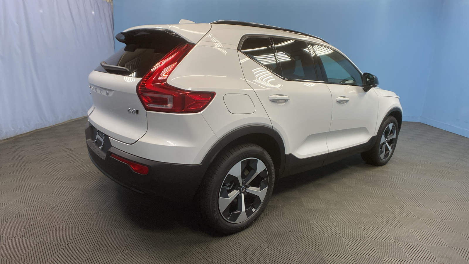 2025 Volvo XC40 Plus Dark Theme 7