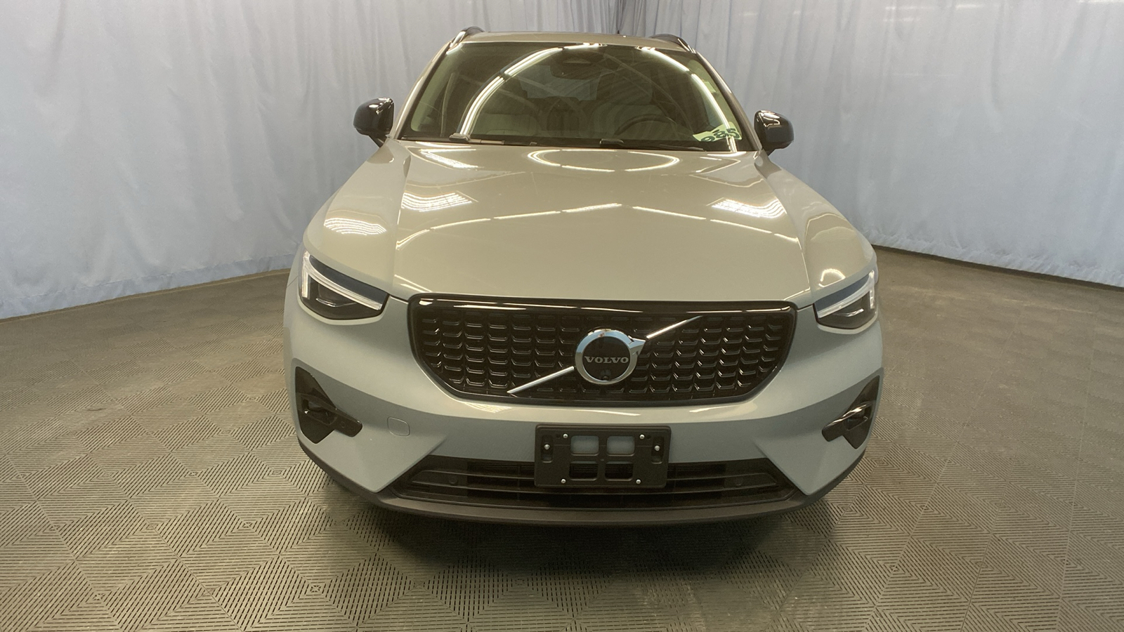 2025 Volvo XC40 Plus Dark Theme 2