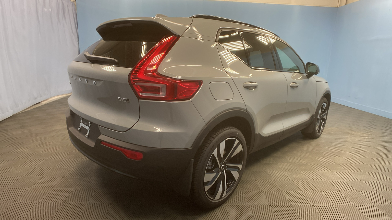 2025 Volvo XC40 Plus Dark Theme 7