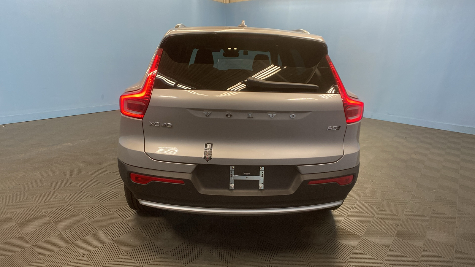 2025 Volvo XC40  6