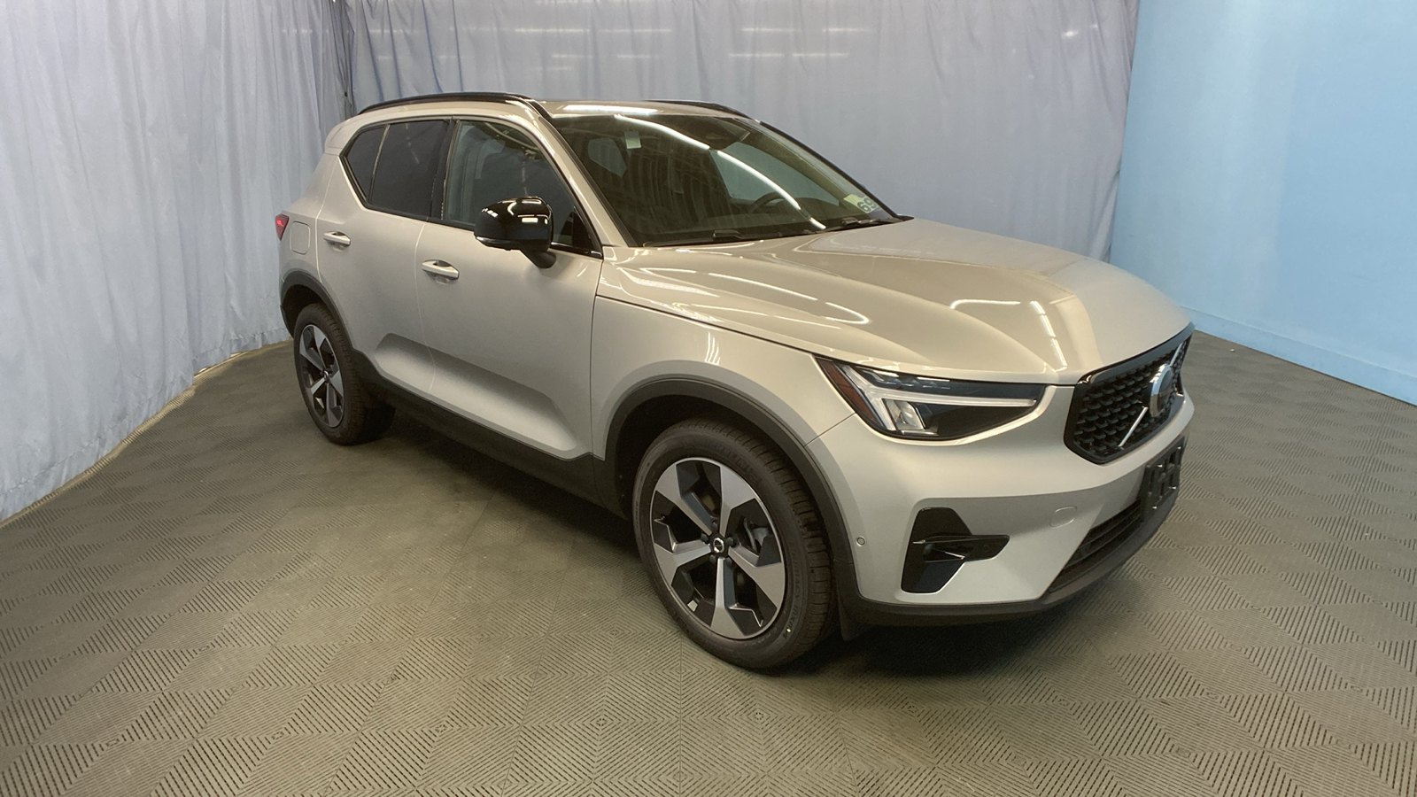 2025 Volvo XC40 Plus Dark Theme 1