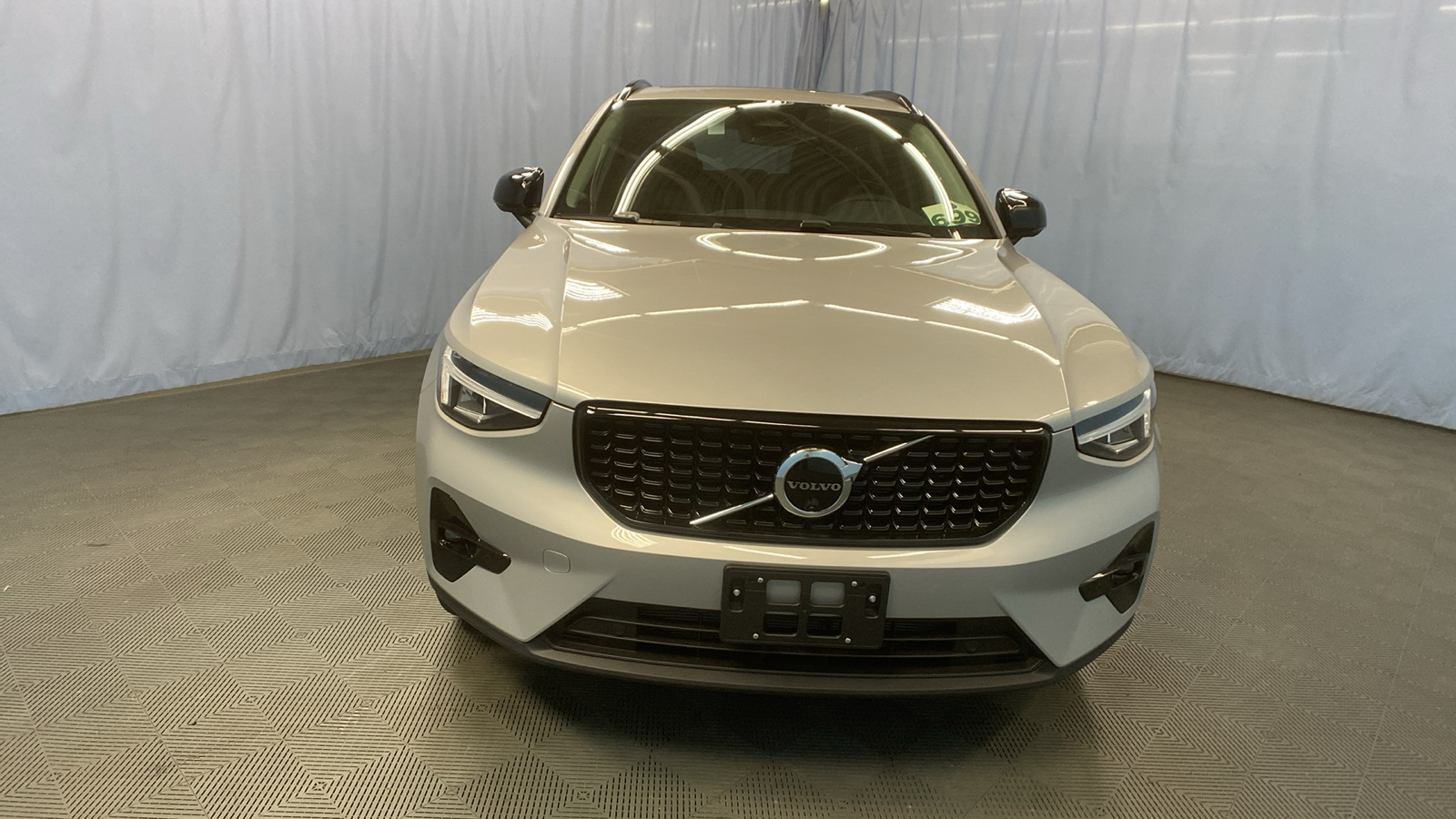 2025 Volvo XC40 Plus Dark Theme 2