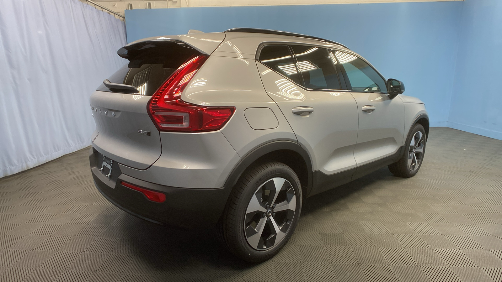 2025 Volvo XC40 Plus Dark Theme 7