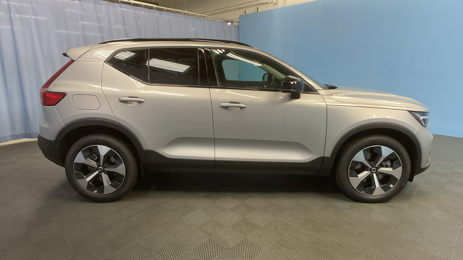 2025 Volvo XC40 Plus Dark Theme 8