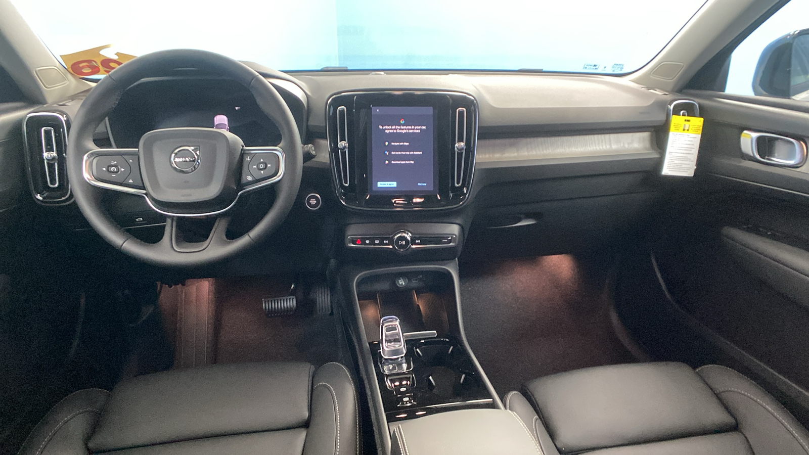 2025 Volvo XC40 Plus Dark Theme 18