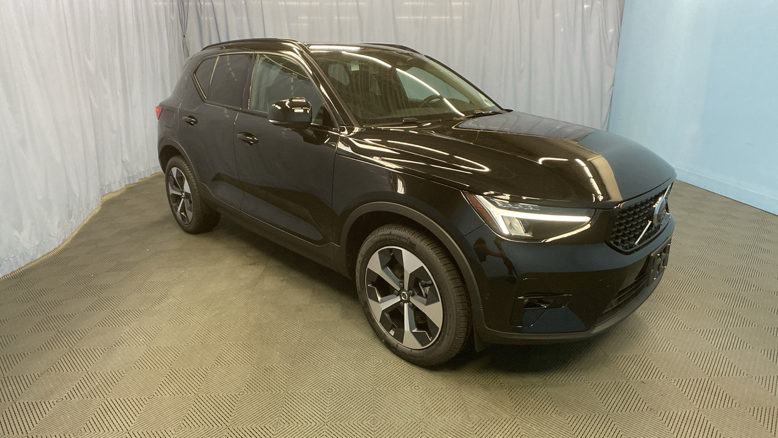 2025 Volvo XC40 Plus Dark Theme 1