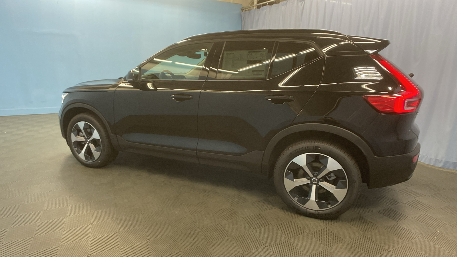 2025 Volvo XC40 Plus Dark Theme 5