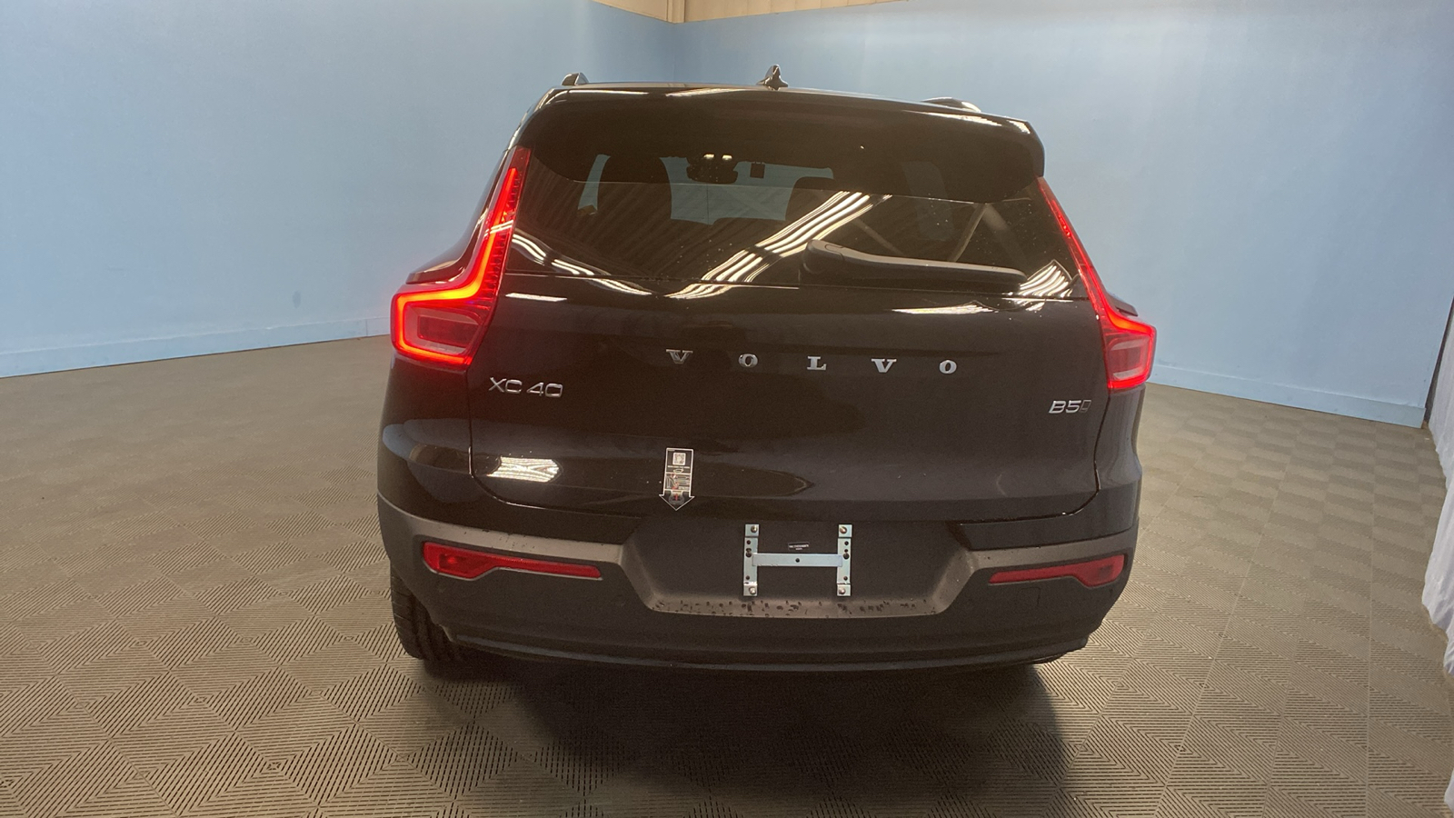 2025 Volvo XC40 Plus Dark Theme 6